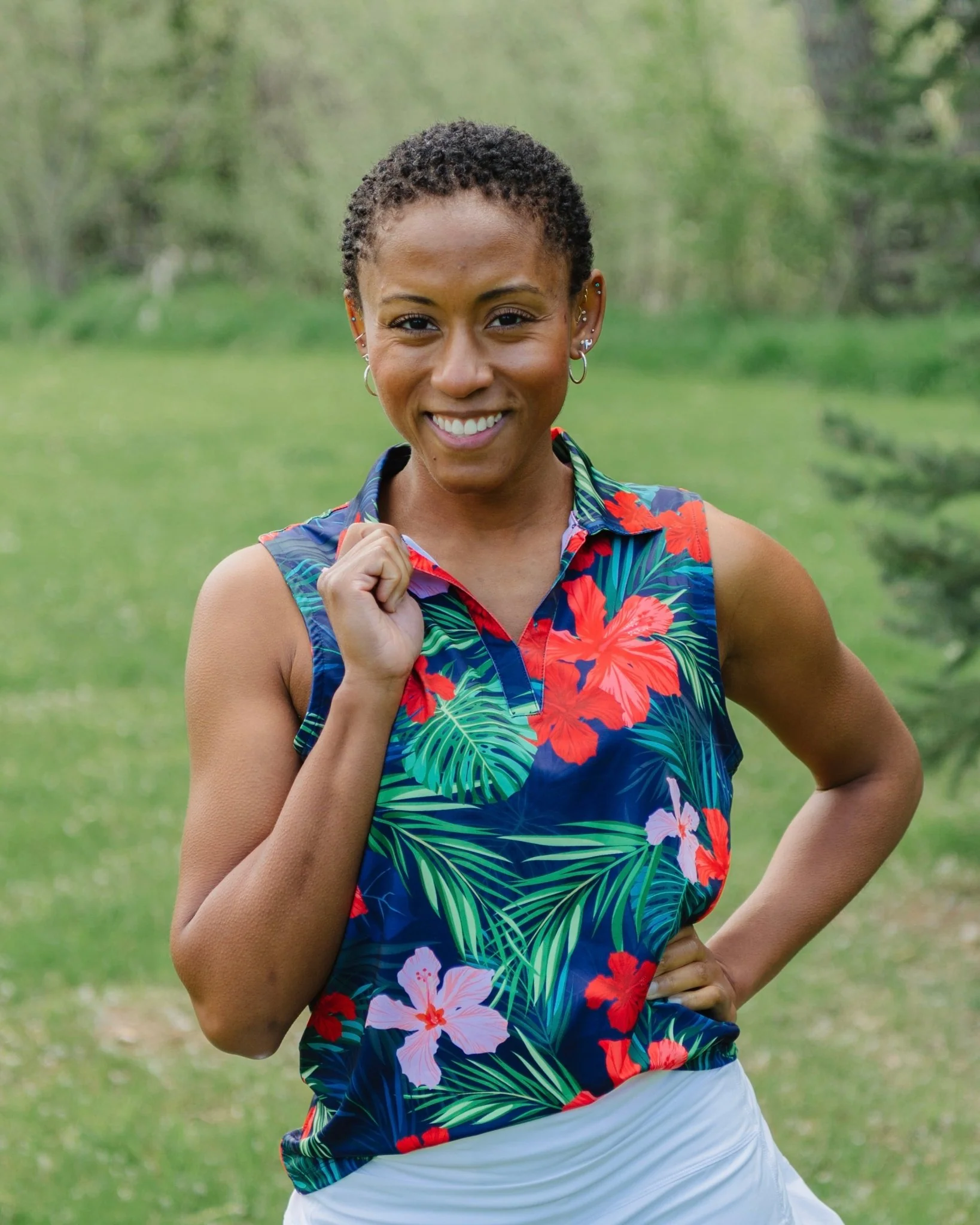 Jungle Hibiscus Women's Sleeveless Golf Polo - Image 3
